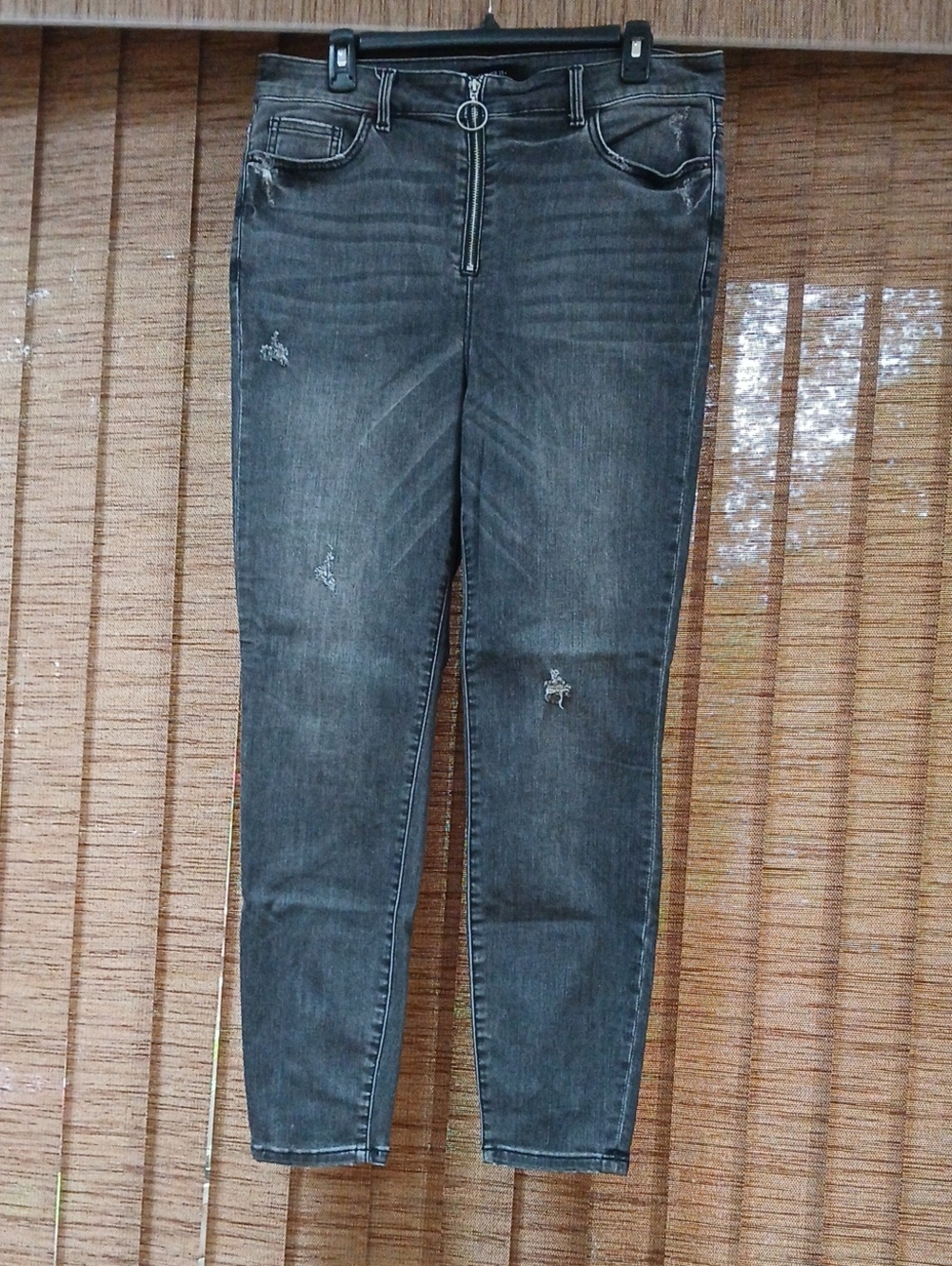 Forever 21 Black Washed Stretch Skinny Jeans with Front Zip Ring